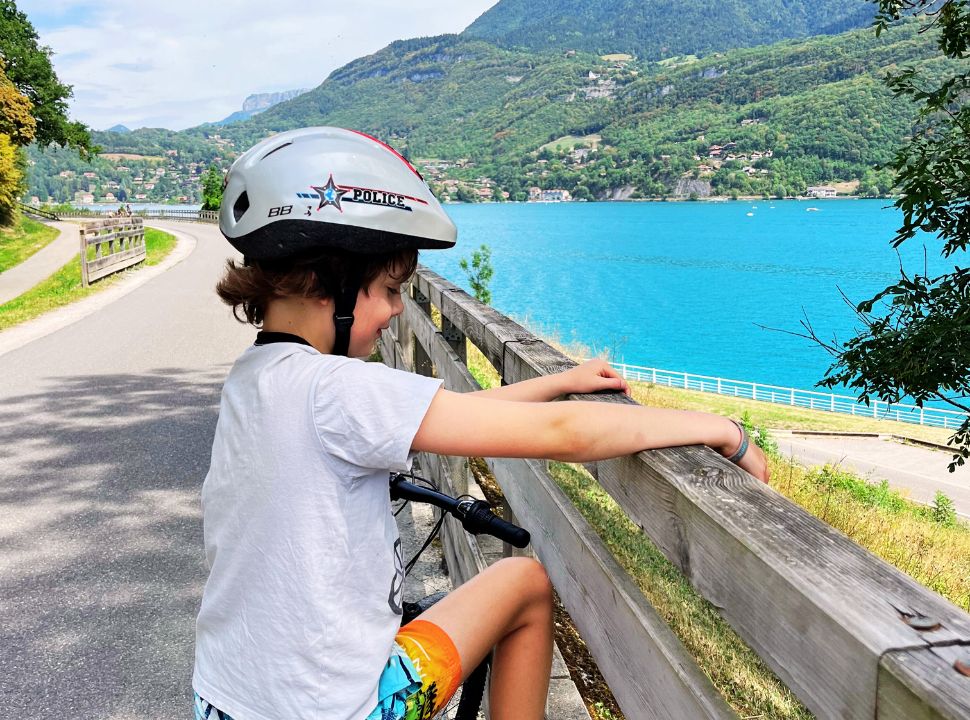 cycling around lake annecy