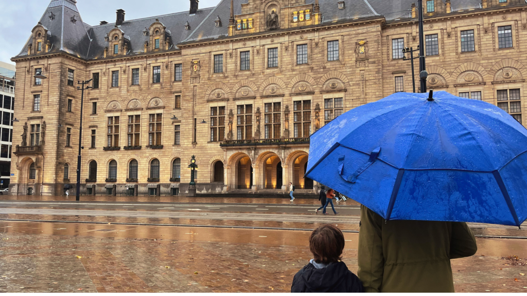 admiring the city hall in rotterdam in the rain