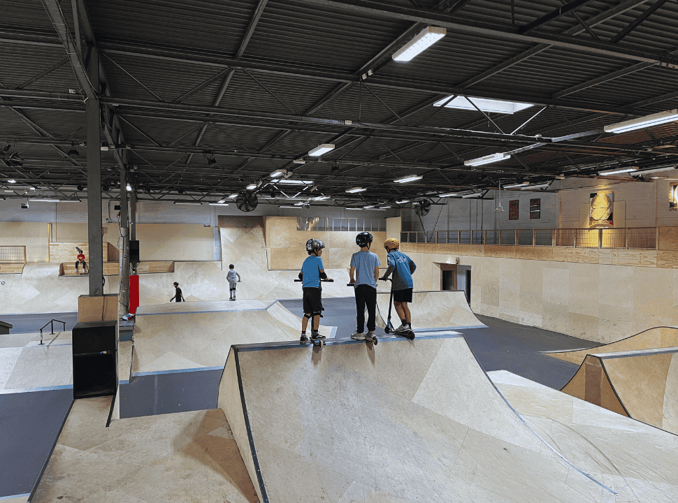 making new friends at Skateland indoor skatepark Rotterdam