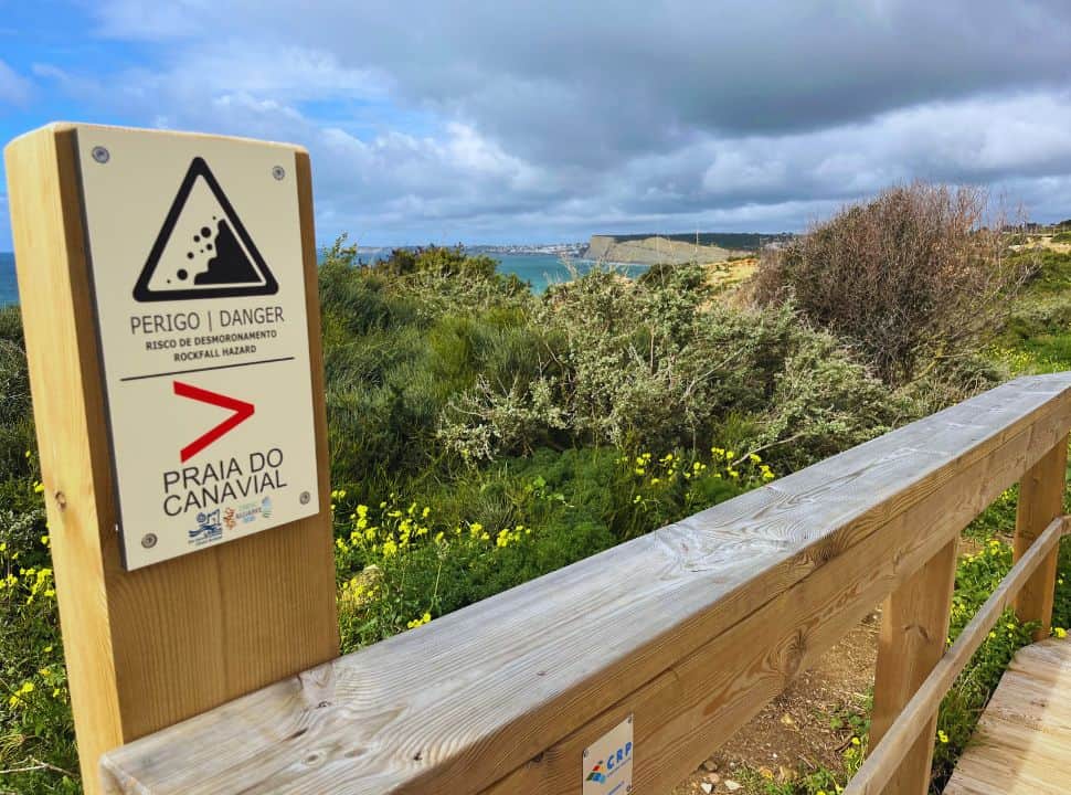 sign pointing to praia do canavial