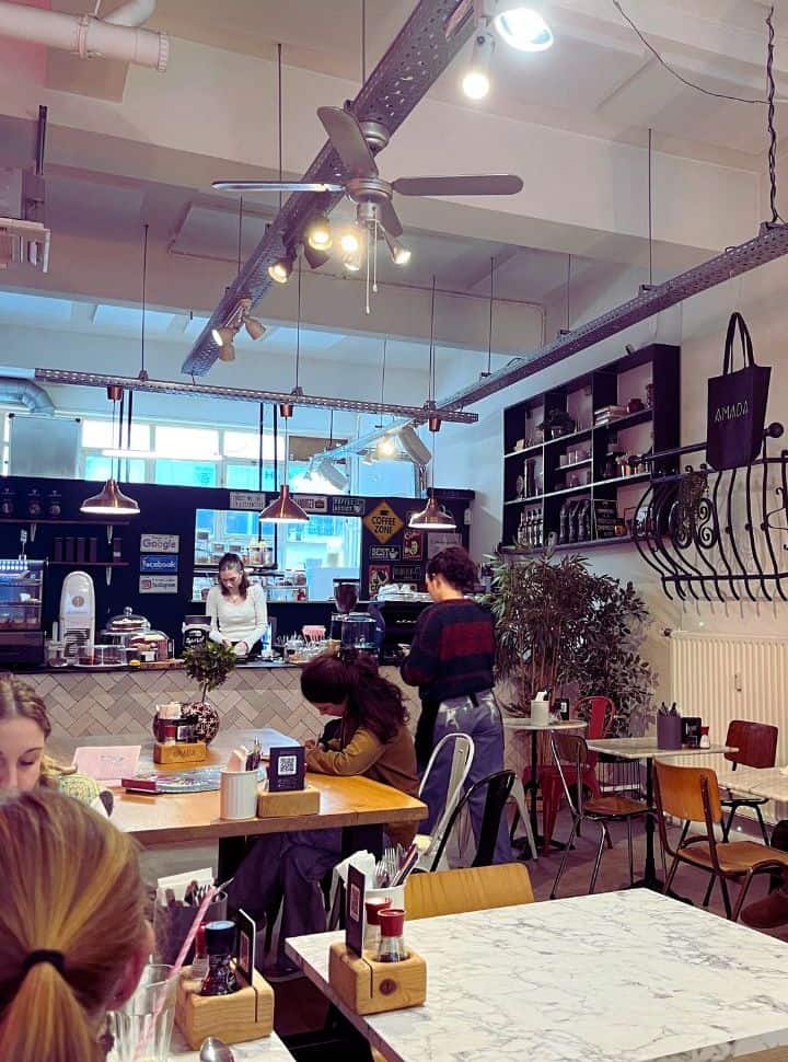 modern yet tasty interior at Amada Coffee Rotterdam