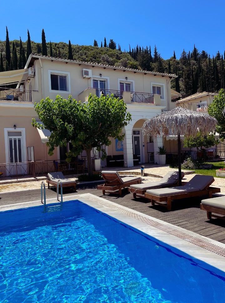 accommodation with pool with pine trees in the back near lefkada town 