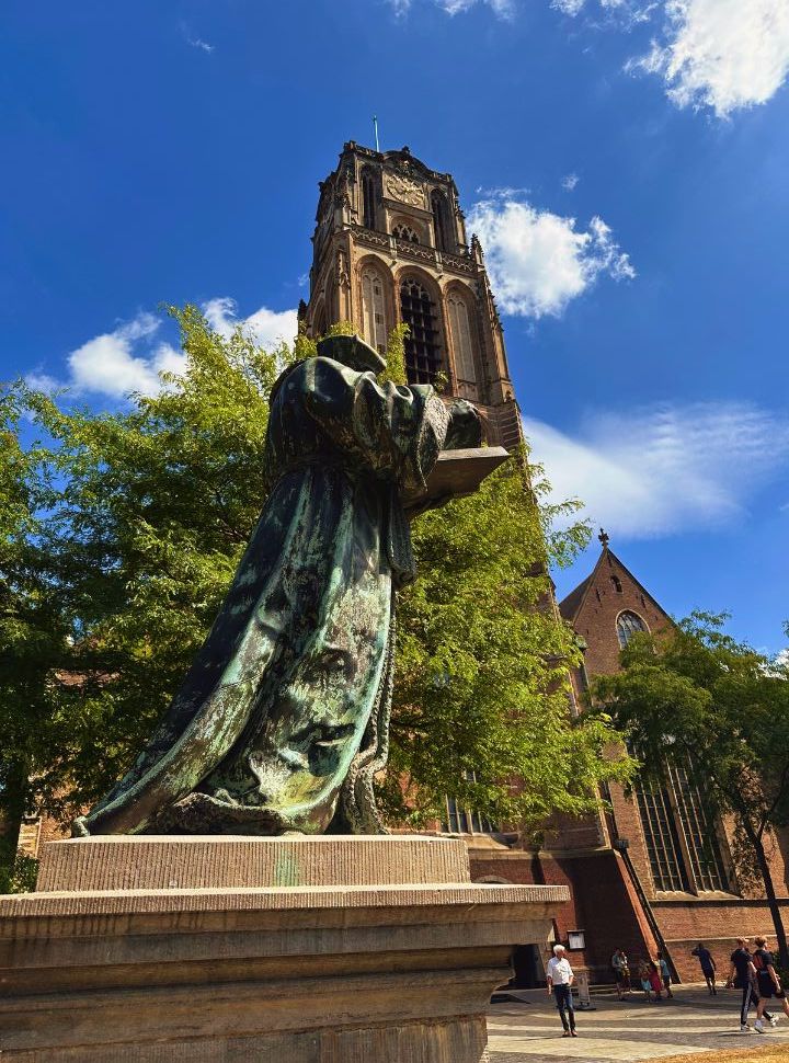 statue of Erasus reading a big book which stands in front of the sint laurens church in rotterdam