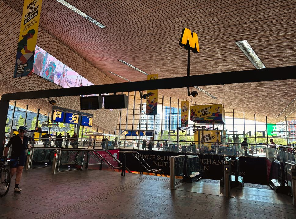 the Rotterdam train station hallway with entrance to the metro/underground of Rotterdam