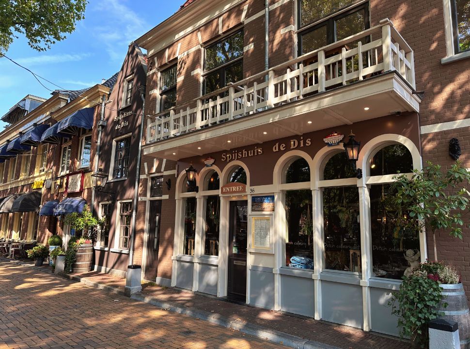 restaurant located in a old building in delft called de dis