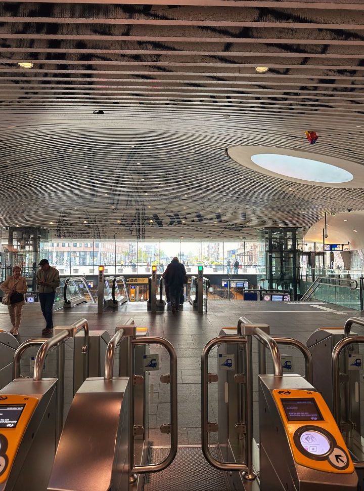 gates to the train platforms in delft station with a beautiful delft blue design