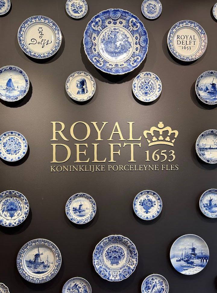 wall with the words royal delft 1653 Koninglijke Porceleyne Fles surrounded by delft blue plates 