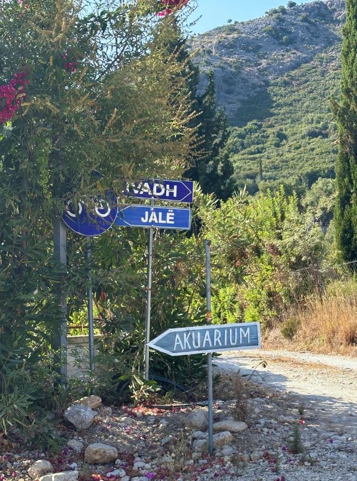 signs with Akuarium, Jalë and Livadh along the road in Albania