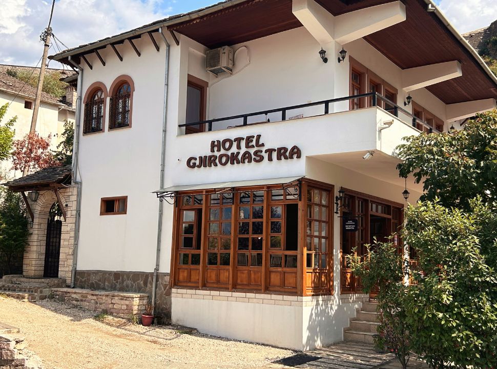 hotel gjirokastra located in town