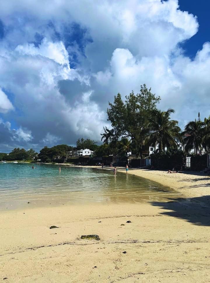 accommodation along Blue Bay Beach South-East Mauritius, regular buses from Mahebourg to the beach make it a good place in Mauritius to stay without a car