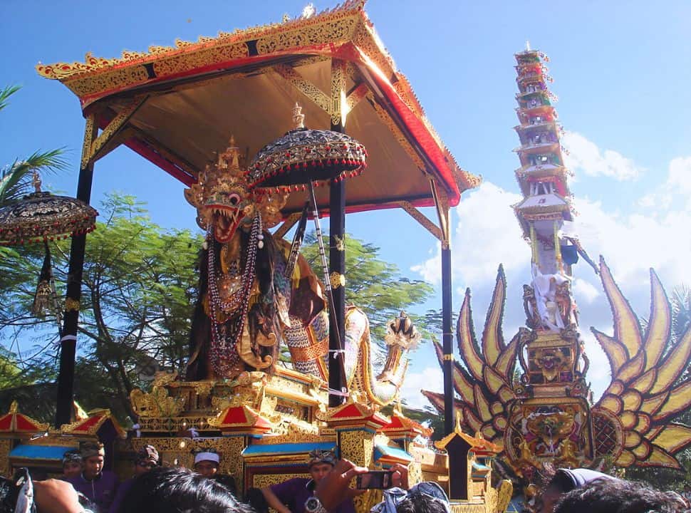 a tall tower in which the body of the royal deceased is carried plus Balinese dragon carried by many people in Ubud