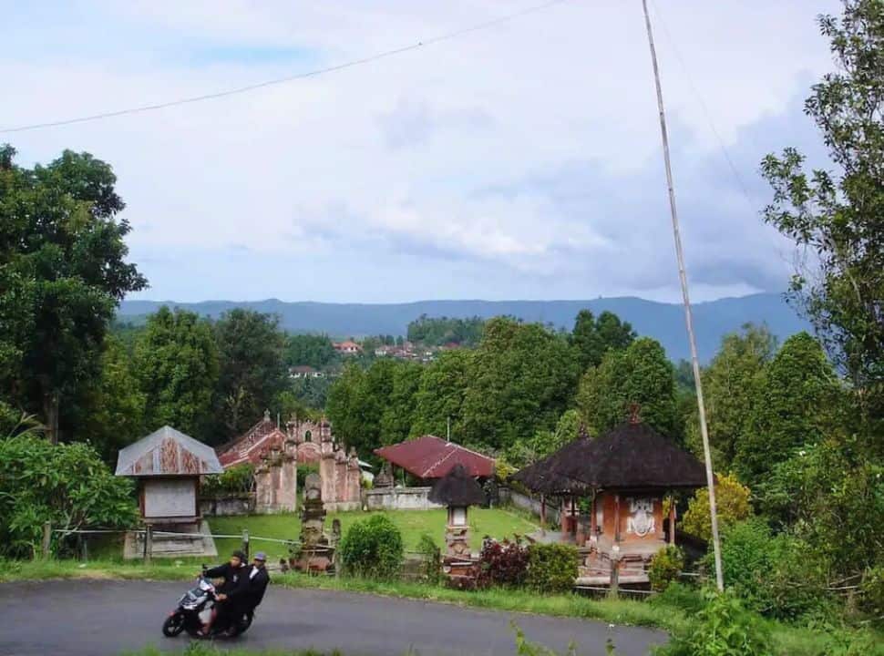 mountain road at a temple complex near Munduk Bali