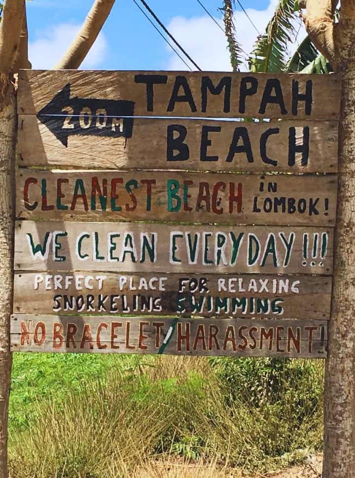 sign pointing to Tampah beach with additional text stating cleanest beach in Lombok, we clean everyday, perfect place for relaxing, snorkeling, swimming, no bracelet/herassment